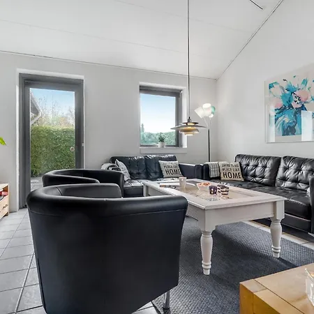 In Vaeggerlose With Swimming Pool Casa vacanze Bøtø By