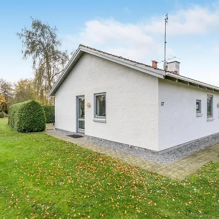 In Vaeggerlose With Swimming Pool Casa vacanze Bøtø By